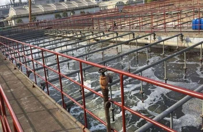 化工廠污水、污泥“臭氣熏天”遭投訴，該如何解決？