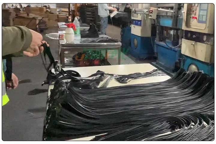 橡膠配件加工廠氣味難聞，傷害人體；廢氣除臭用Dejing的凈?！.jpg
